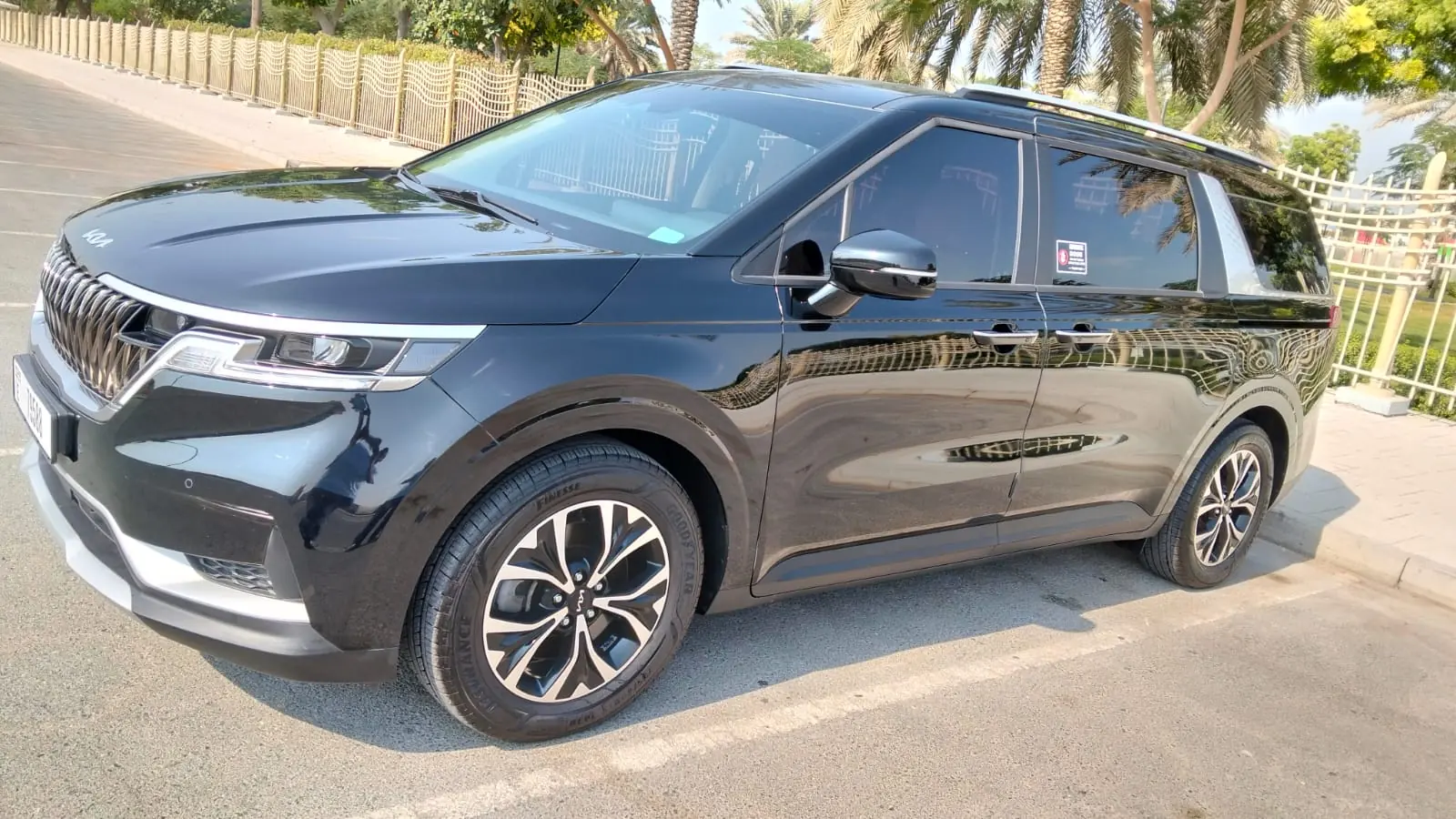 Black Kia Carnival 7-seater, front view — actual Carpools UAE route car